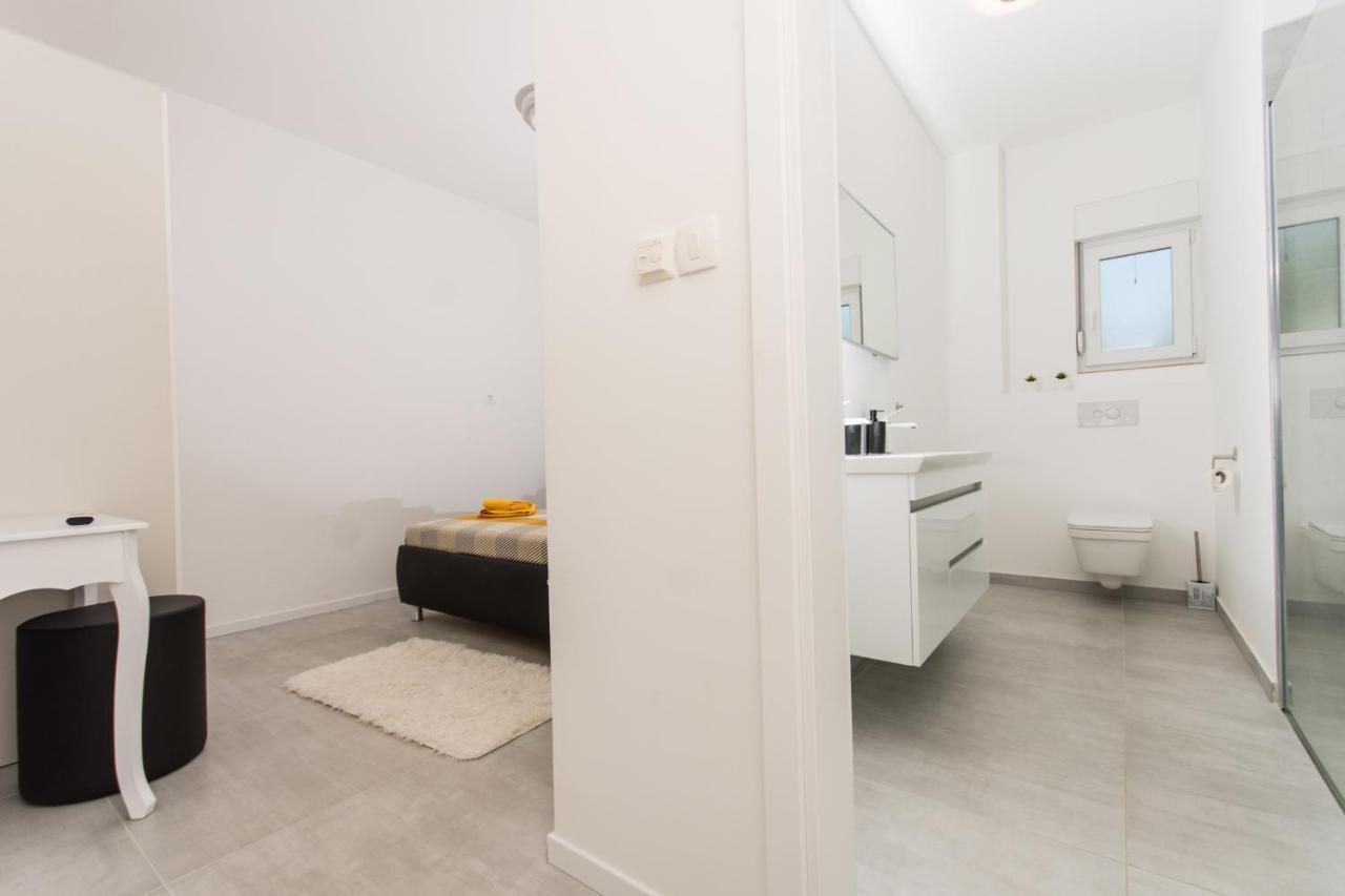 Apartment Julia โตรกีร์ ภายนอก รูปภาพ