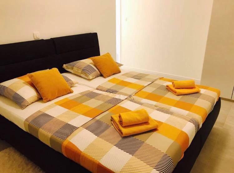Apartment Julia โตรกีร์ ภายนอก รูปภาพ