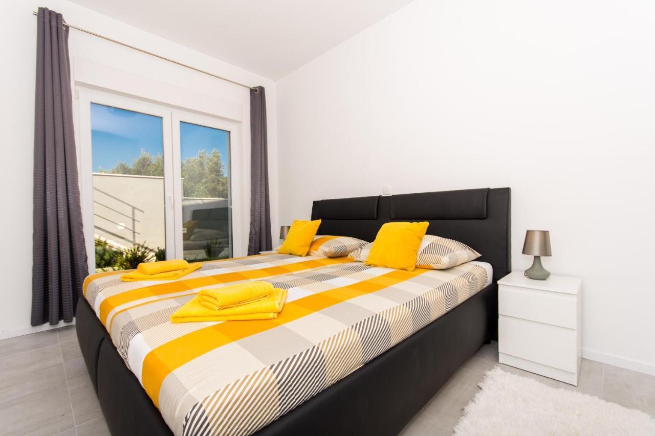Apartment Julia โตรกีร์ ภายนอก รูปภาพ