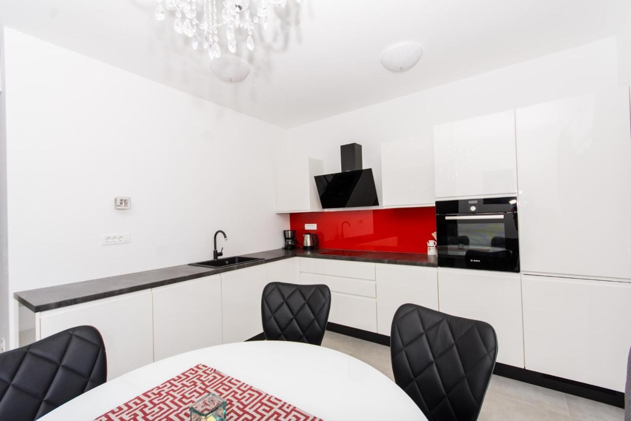 Apartment Julia โตรกีร์ ภายนอก รูปภาพ