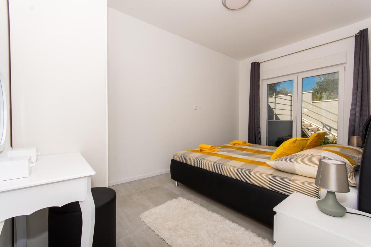 Apartment Julia โตรกีร์ ภายนอก รูปภาพ