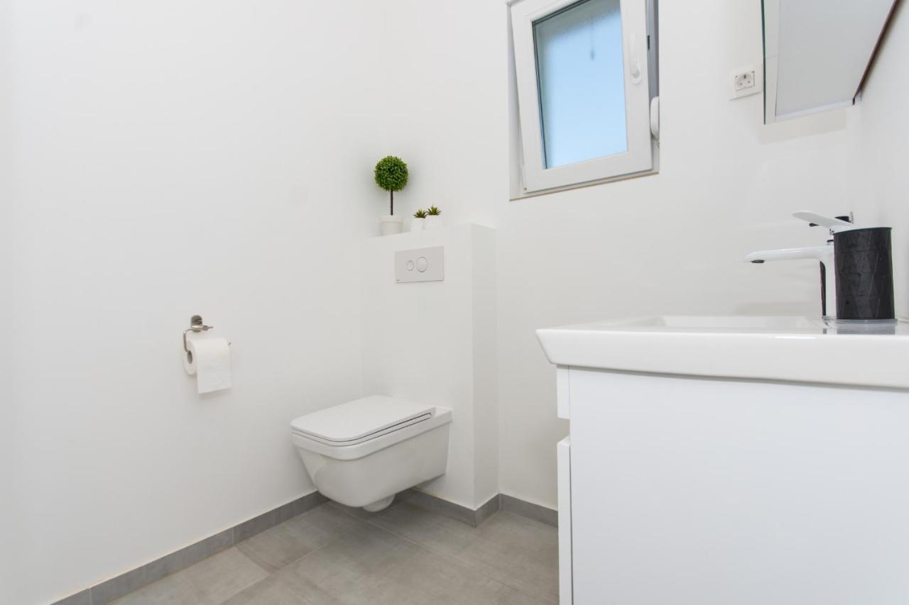 Apartment Julia โตรกีร์ ภายนอก รูปภาพ